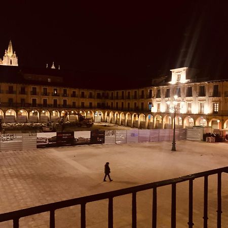 Arquitecto De La Vida- Plaza Mayor Leon Exterior photo
